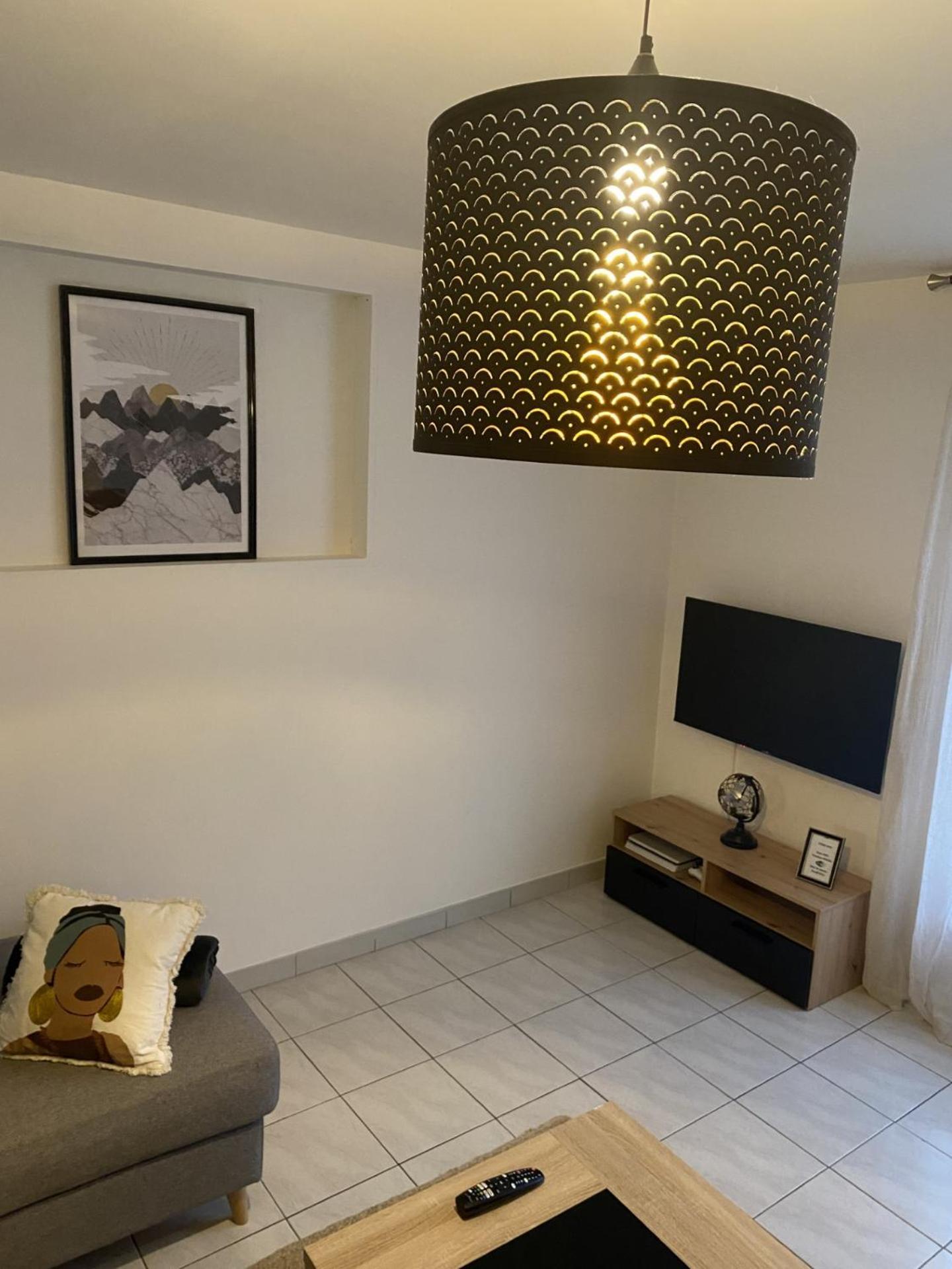 Saix  Appartement Tout Equipe 2 Chambres + Jardin מראה חיצוני תמונה